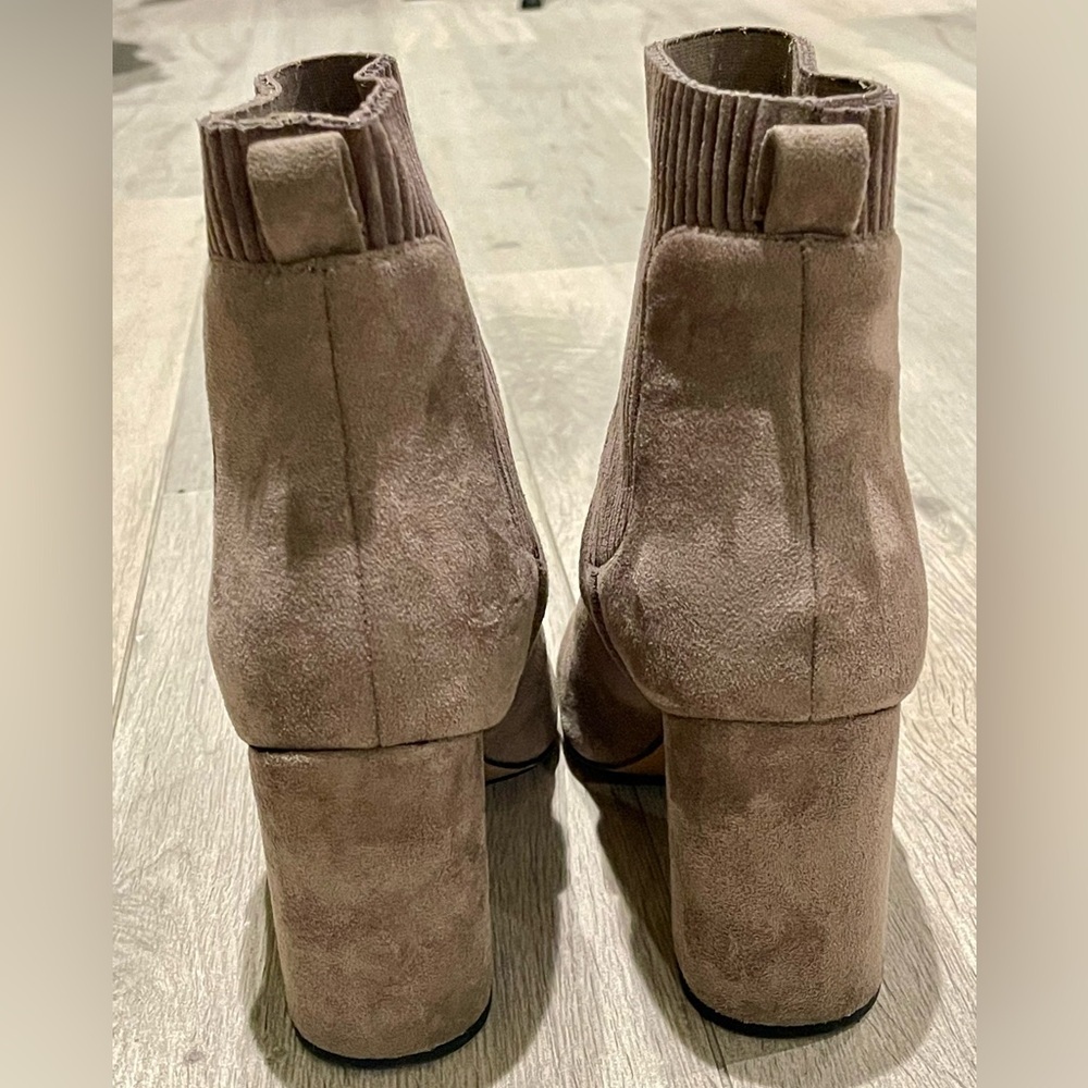 Steven by Steve Madden taupe block heel booties Size 6 - Picture 4 of 6